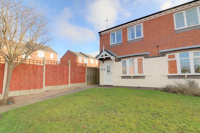 Holt Crescent, Cannock, photo 1