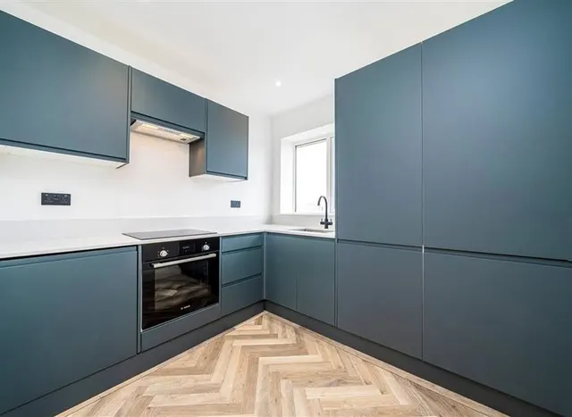 Photo 3 — Woodington Close, Eltham, SE9