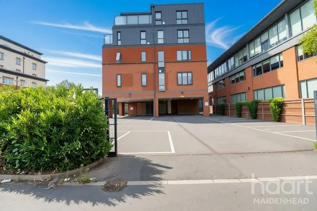 Bath Road, Slough, SL1, photo 1