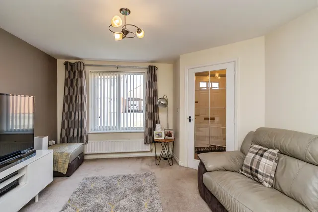 Photo 3 — Lakelot Close, Willenhall
