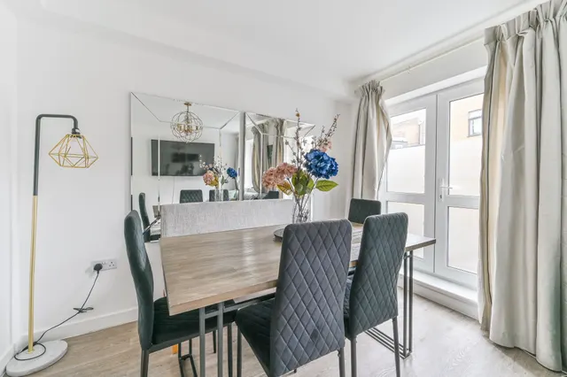 Flat 3, 10 Paxton Place, London, photo 1