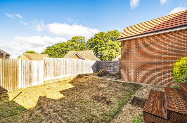 Titchener Way, Hook, RG27, photo 3