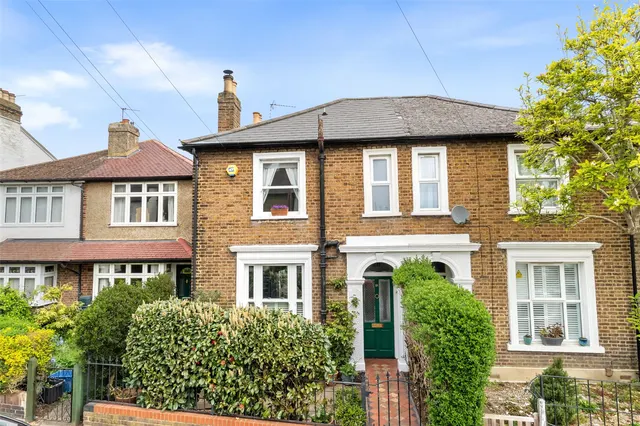 Oldfield Road, Hampton, TW12 2AE, photo 1