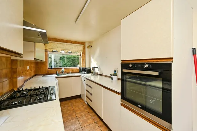 Rowan Drive, Kirkby-in-Ashfield, NG17, photo 3