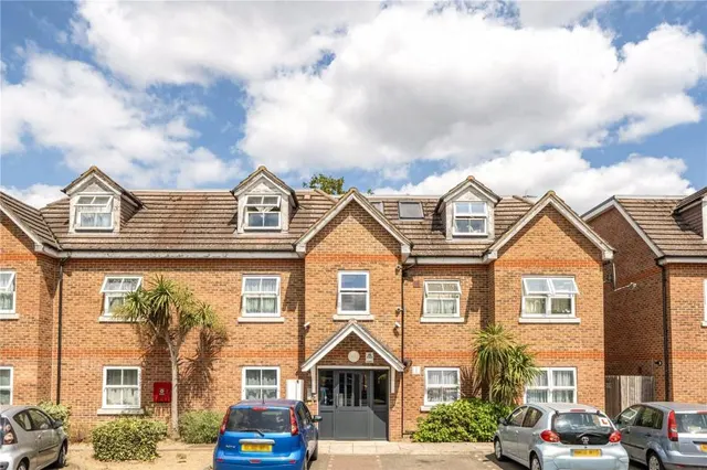 Arden Close, Twickenham, TW2, photo 1