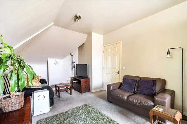 Arden Close, Twickenham, TW2, photo 3