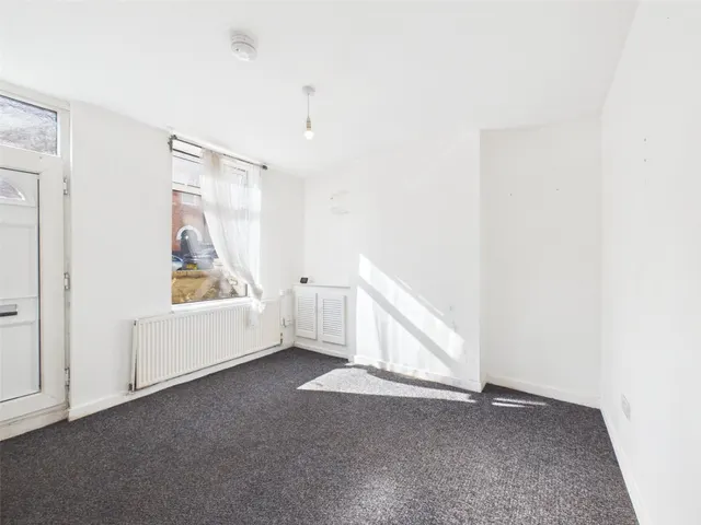 Park Street, Heanor, DE75, photo 2