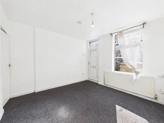 Park Street, Heanor, DE75, photo 3