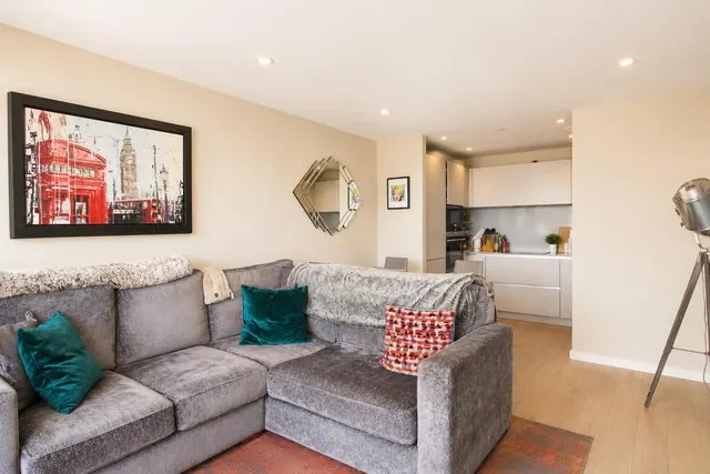 Upper Richmond Road, London, SW15, photo 3