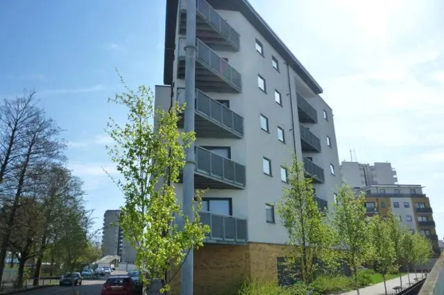 Dutton House Southmere Drive, London, SE2, photo 1