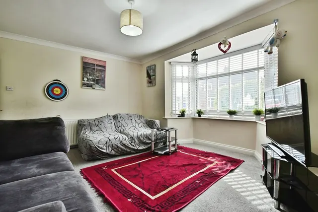 Reevey Avenue, Stockport, SK7, photo 3