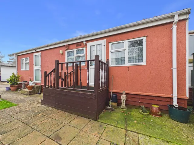 1 bedroom park home, Limekiln Lane, Baldock, SG7
