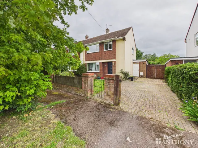 Churchill Avenue, Aylesbury, HP21 8ER, photo 1