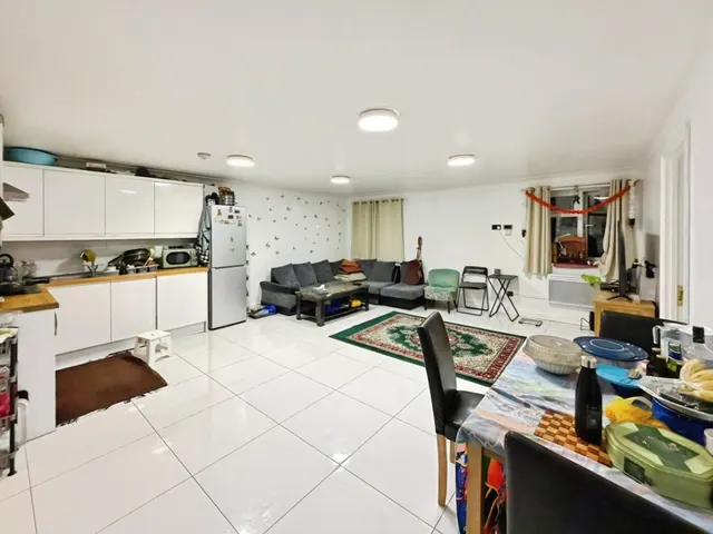 Lampton Road, Hounslow, TW3, photo 1