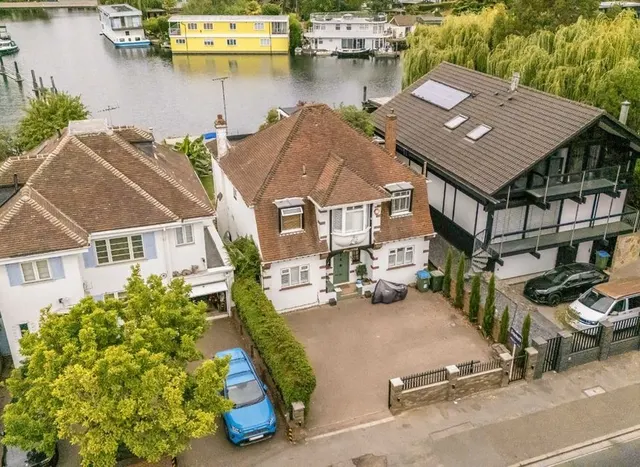 Hampton Court Road, East Molesey, KT8, photo 1