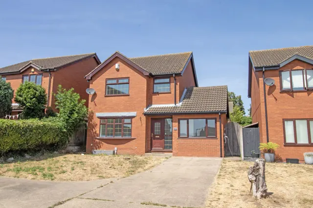 Boston Close, Winterton, DN15, photo 1