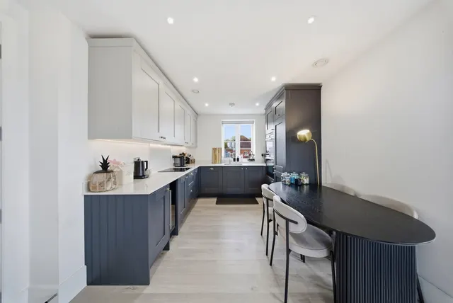 Sassoon Drive, Trent Park, EN4, photo 3