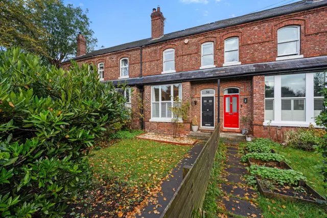 Booths Hill Road, Lymm, photo 1