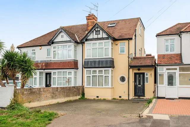 Cannon Lane, Pinner, HA5, photo 1