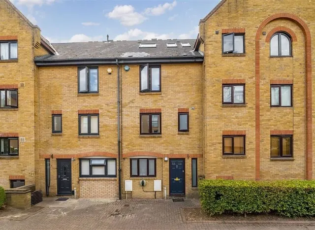 Kennet Street, Wapping, E1W, photo 1