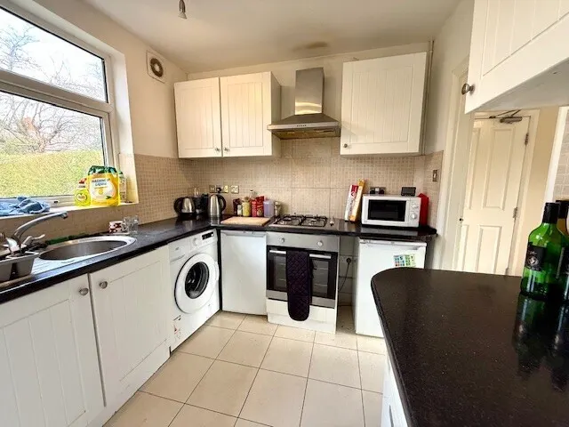 Photo 3 — Room 2, Donnington Bridge Road