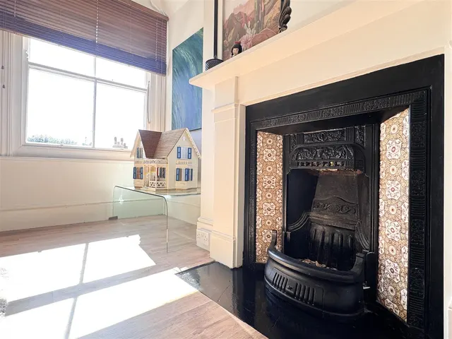 South Street, Eastbourne, BN21, photo 3