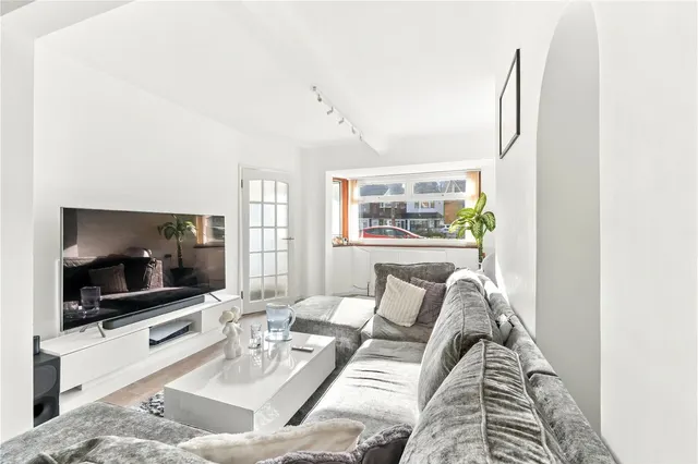 The Alders, Feltham, TW13, photo 2
