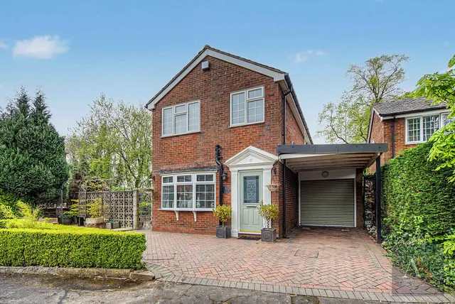 Bentgate Close Newhey, Rochdale OL16 4NB, photo 1