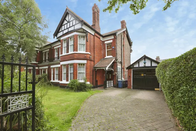Knowsley Road, Liverpool, L19, photo 1