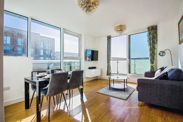 Gallions Road, London, E16, photo 1