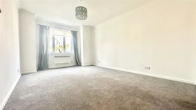 Photo 2 — Park Road, New Barnet, Hertfordshire, EN4 9TE