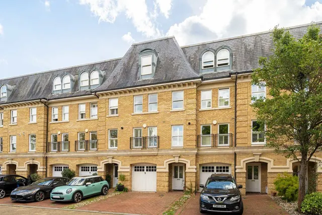5 bedroom property, Langdon Park, TW11