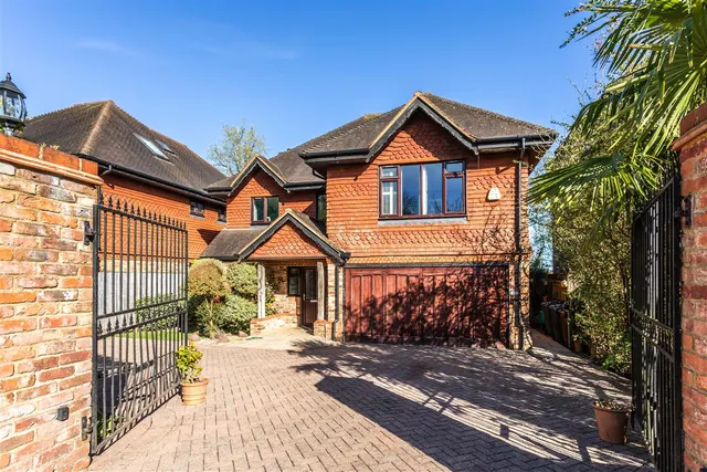 Photo 2 — Thorntree Close, Heathfield, TN21 0YE