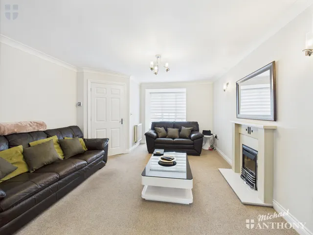 Photo 2 — Trenchard Avenue, Wendover, Wendover, HP22 5PP