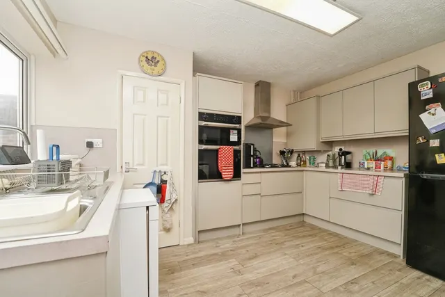 Photo 3 — Cheyney Close, Gloucester, Gloucestershire, GL4