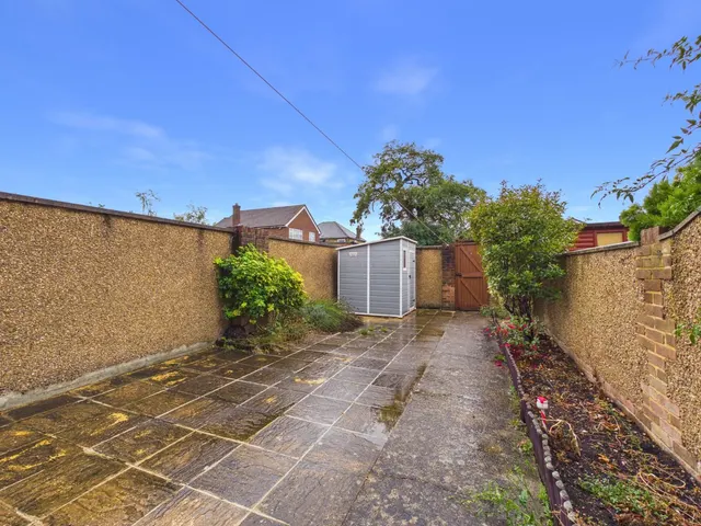 Wolsey Road, Ashford, TW15, photo 3