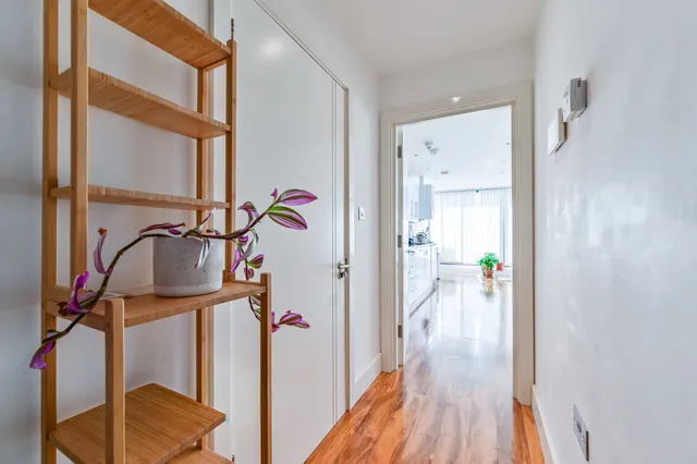 Photo 3 — Flat 8, Fashion Apartments, London