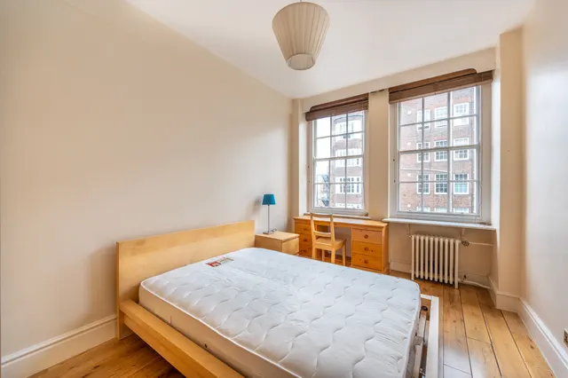 Photo 3 — 97a Queens Court, 15 Queensway, London