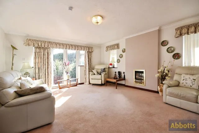 Photo 2 — Clarence Road, Rayleigh, Essex, SS6