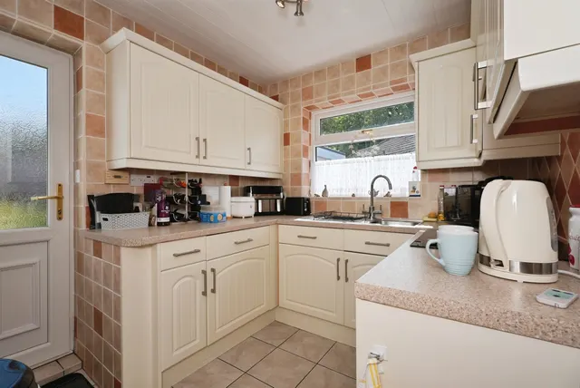Birch Avenue, Lepton, HD8, photo 2