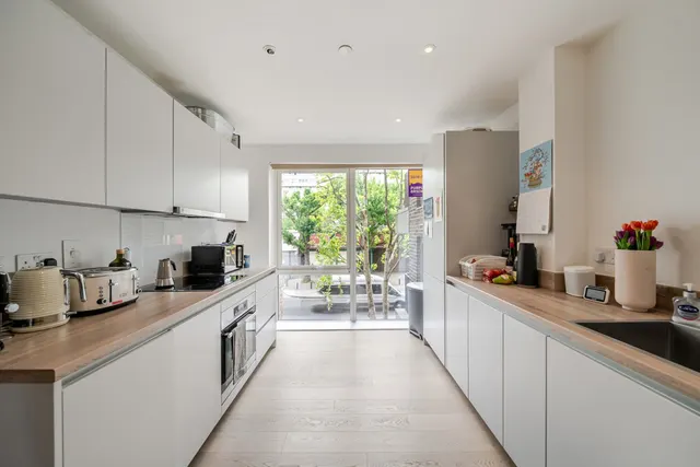 Wyndham Road, SE5, photo 1