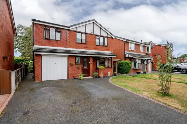 Beechfield Drive, Leigh, photo 1