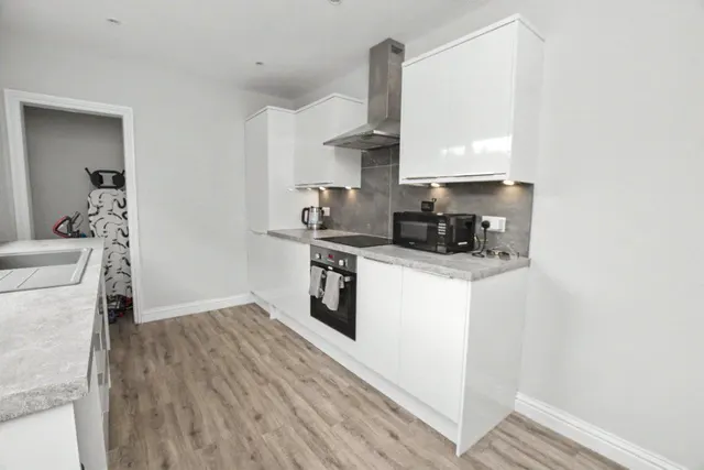 Hill End Crescent, Leeds, LS12, photo 3
