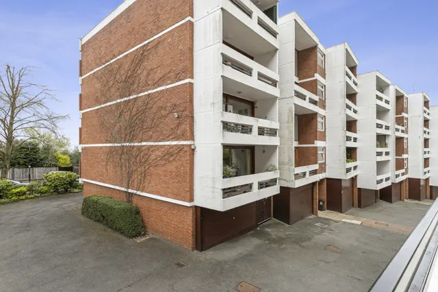 Southwood Lawn Road, London, N6, photo 1