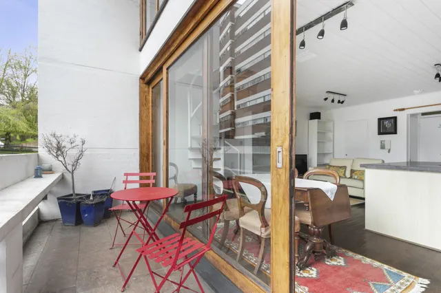 Photo 3 — Southwood Lawn Road, London, N6