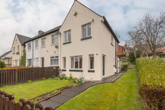 Central Avenue, Fartown, photo 1
