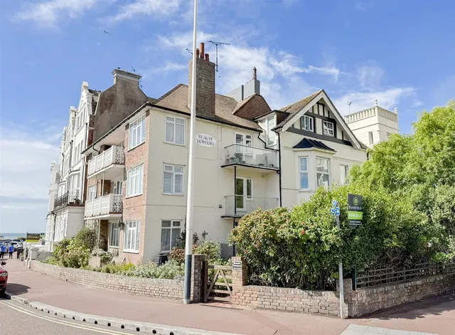 West Parade, Bexhill-On-Sea, TN39 3HS, photo 1