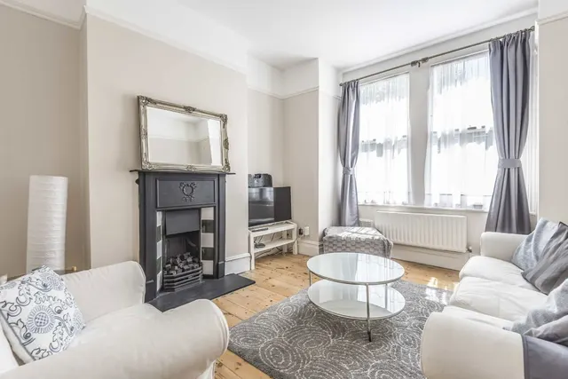 Edencourt Road, SW16, photo 1