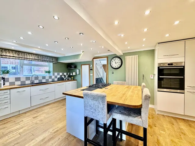 Photo 2 — Clapton Approach, Wooburn Green HP10 0DW
