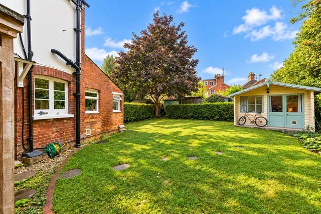 Photo 3 — 5 Linden Road, Guildford